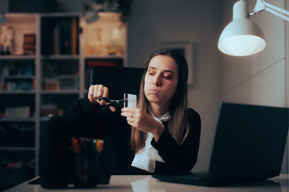 woman-cutting-up-credit-card